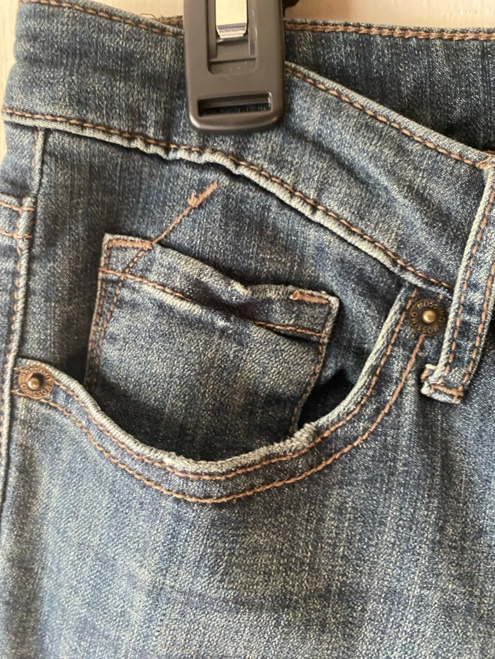 Mossimo Denim Low Rise Skinny jeans in a Dark Wash Skinny Jeans Long - Picture 3 of 5